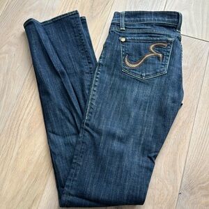 Rock & Republic Jeans size 26 straight leg with back pocket detail